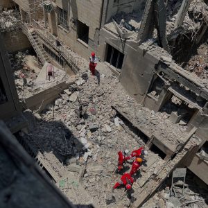 بازسازی و ارزیابی سازه‌های بتنی آسیب‌دیده جنگ تحمیلی ۱۲ روزه توسط مرکز تحقیقات بتن (متب)