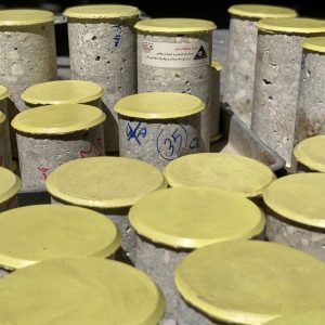 آزمایش مقاومت فشاری استوانه تهیه شده در محل